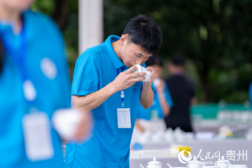 В провинции Гуйчжоу состоялись соревнования по профессиональному мастерству среди работников чайной отрасли