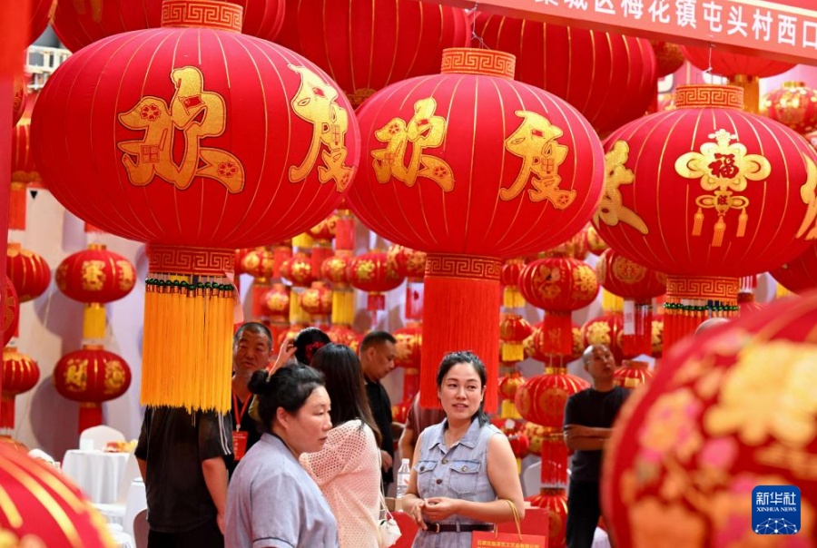 Ярмарка индустрии гаочэнских дворцовых фонарей прошла в Шицзячжуане