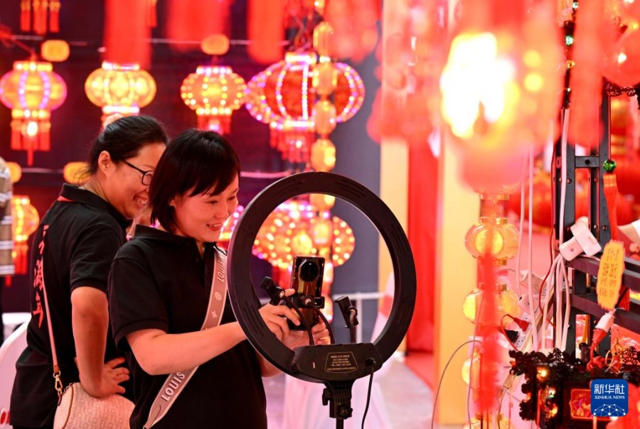 Ярмарка индустрии гаочэнских дворцовых фонарей прошла в Шицзячжуане