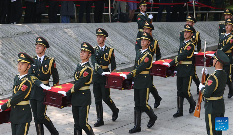 Останки 30 китайских народных добровольцев, павших в Корейской войне, захоронили на Родине