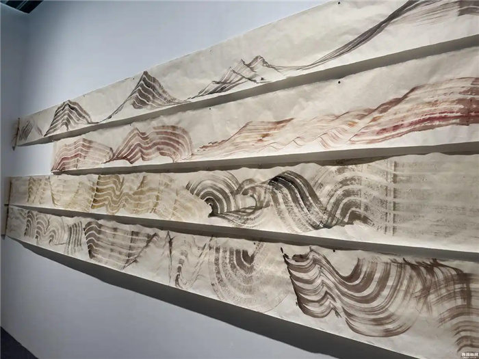 В городе Дуньхуан открылась международная выставка живописи и каллиграфии