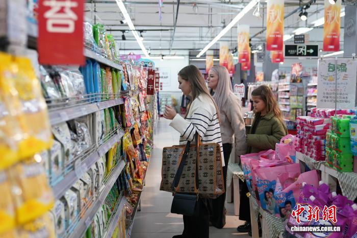 В уезде Жаохэ растет трансграничное потребление