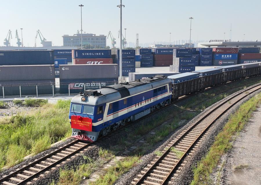 Между Тяньцзинем и Центральной Азией начали курсировать грузовые поезда по определенному графику