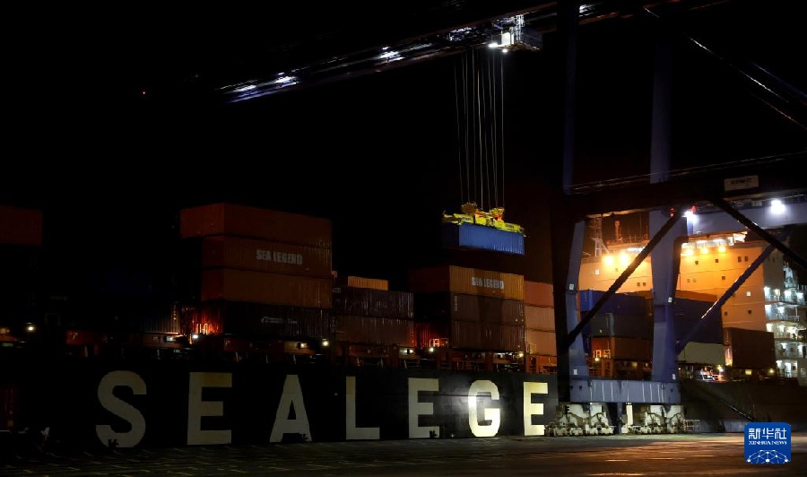 Контейнеровоз из Китая впервые прибыл в британский порт по арктическому маршруту