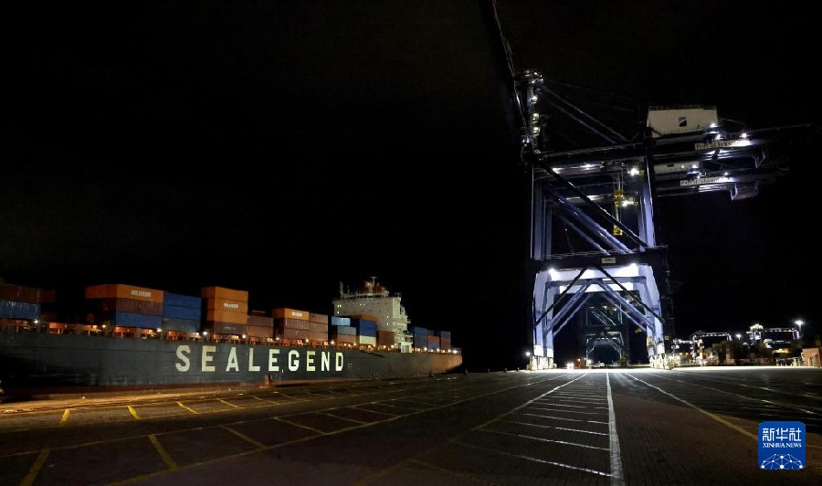 Контейнеровоз из Китая впервые прибыл в британский порт по арктическому маршруту