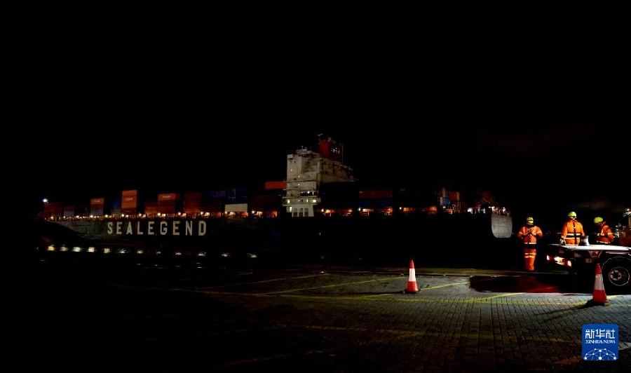 Контейнеровоз из Китая впервые прибыл в британский порт по арктическому маршруту