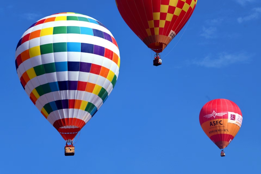 В провинции Сычуань стартовал элитный турнир страны среди воздухоплавателей