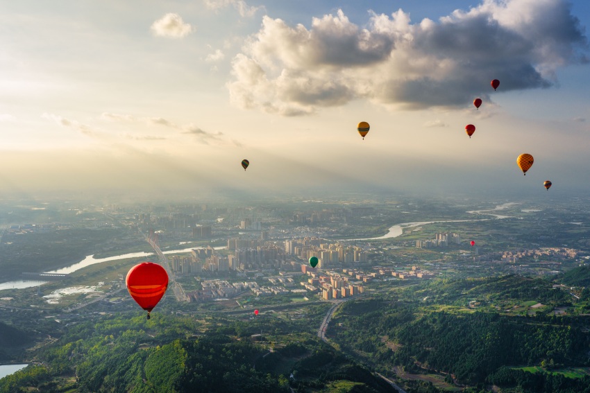 В провинции Сычуань стартовал элитный турнир страны среди воздухоплавателей