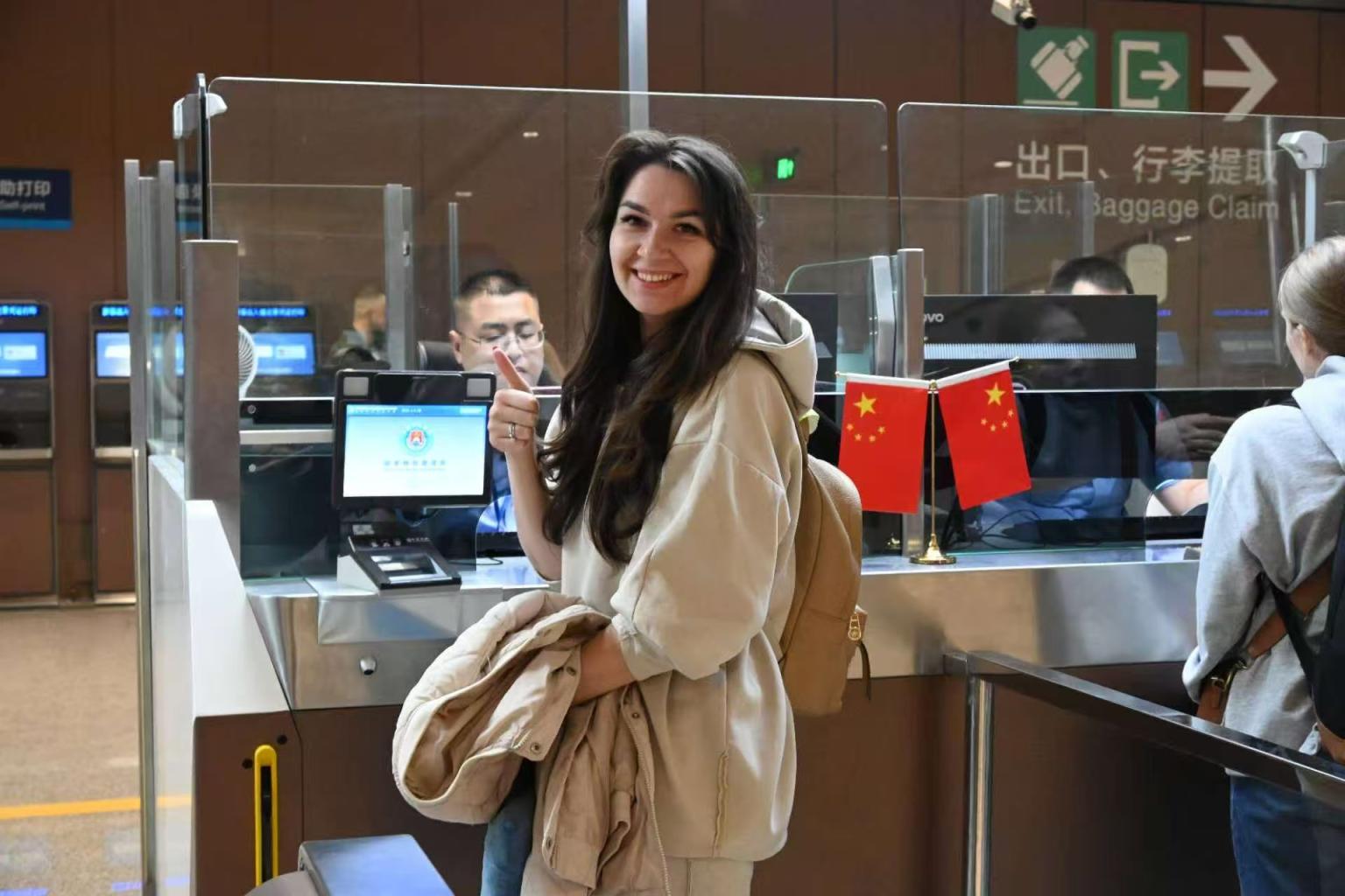 Безвизовый режим привел к росту прибывших в Китай пассажиров из России через пекинский аэропорт "Дасин"