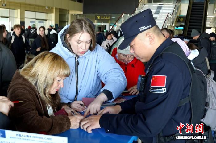 Турпоток из России в Хэйлунцзян вырос на 28,4% за первый месяц безвизовой политики