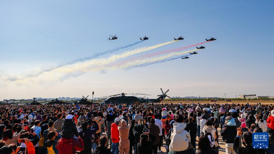 День открытых дверей на Китайской международной выставке вертолетов