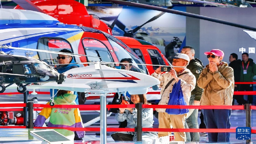 День открытых дверей на Китайской международной выставке вертолетов