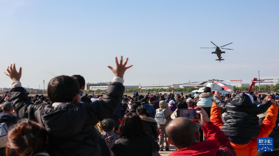 День открытых дверей на Китайской международной выставке вертолетов