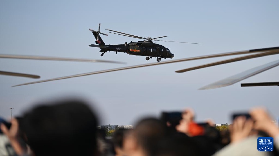 День открытых дверей на Китайской международной выставке вертолетов