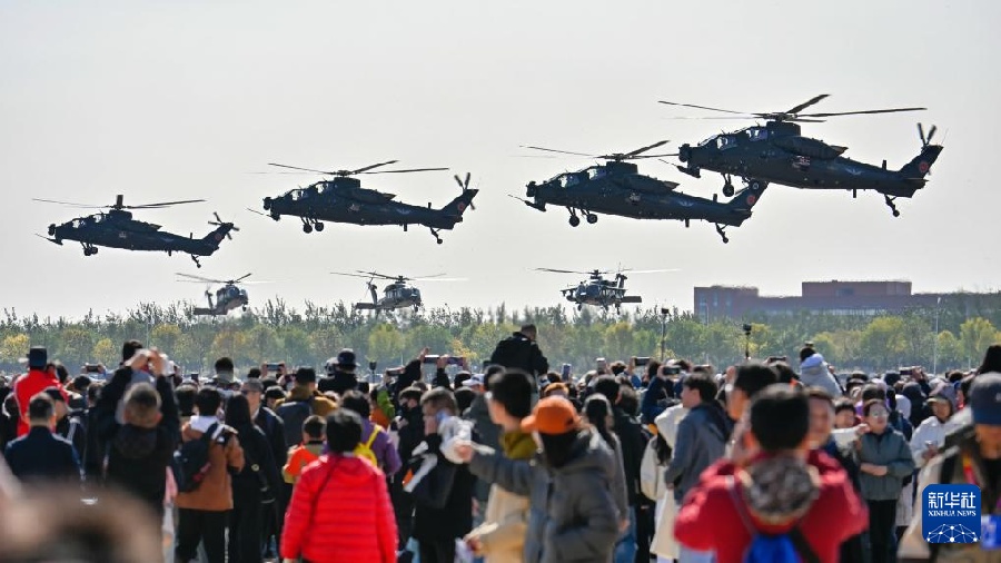 День открытых дверей на Китайской международной выставке вертолетов