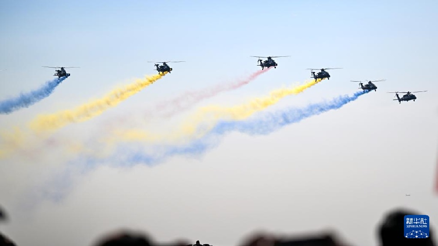 День открытых дверей на Китайской международной выставке вертолетов