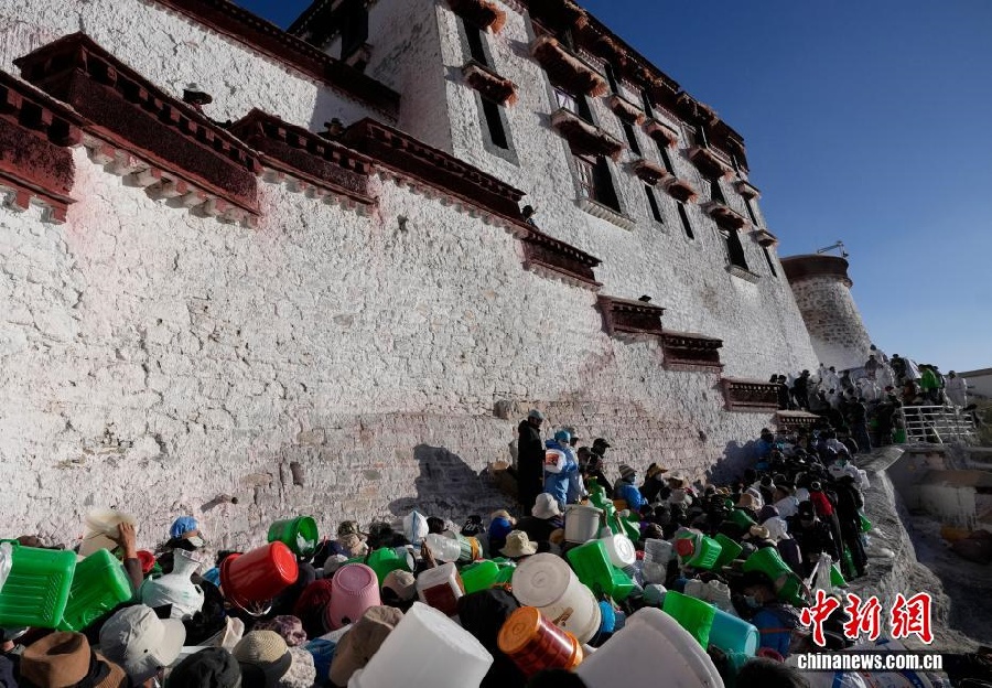 Во дворце Потала начались ежегодные реставрационные работы