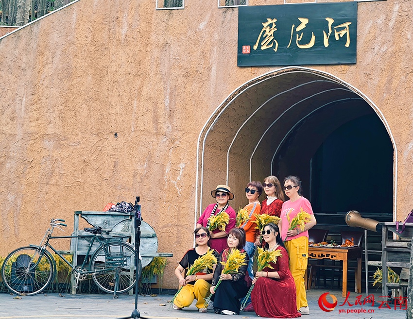 В Юньнане опустевшая деревня оживилась благодаря музыке