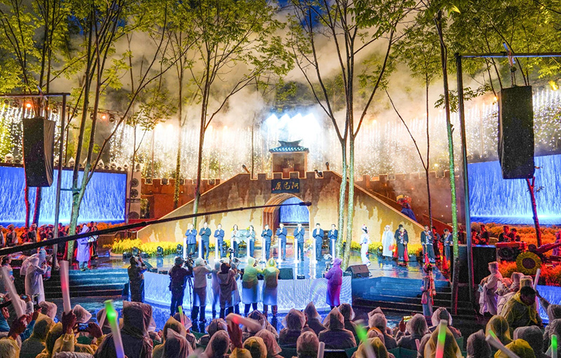 В Юньнане опустевшая деревня оживилась благодаря музыке