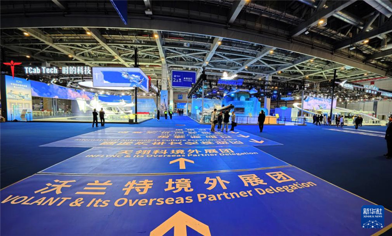 В Шанхай доставляют экспонаты 8-го CIIE