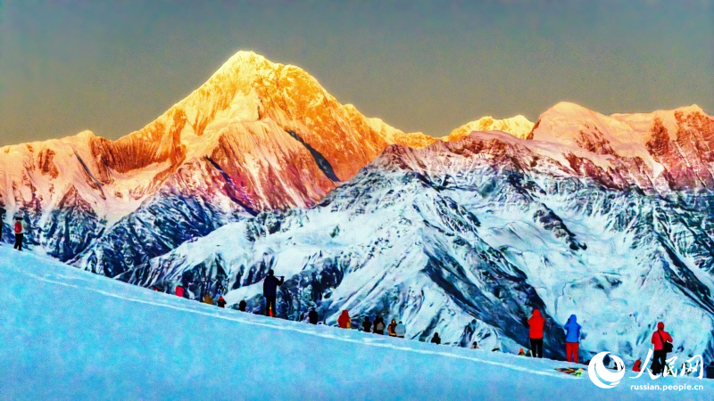 ?Золотая гора? в Кандине провинции Сычуань