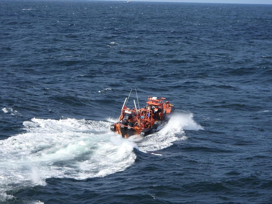 10 ноября, Южная Корея. Южнокорейская береговая охрана ведет поиски пропавших без вести. /Фото: Береговая охрана Кунсана/Синьхуа/ 