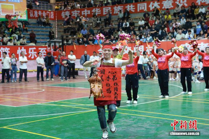 В Гуанси начался деревенский женский баскетбольный турнир