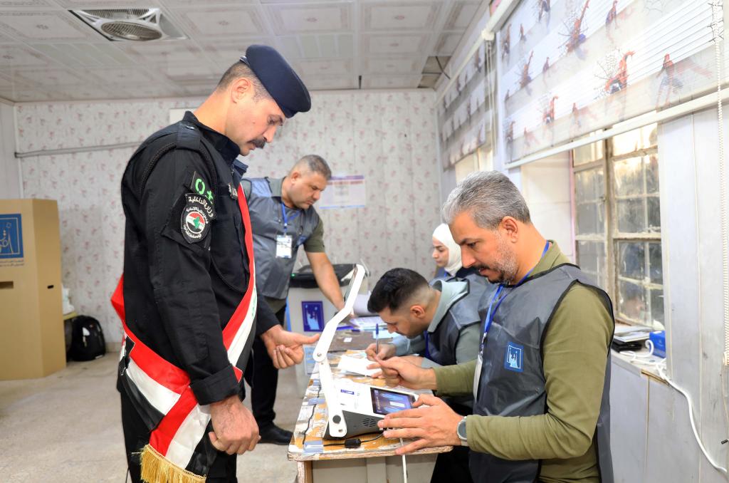 Иракцы начинают голосовать на парламентских выборах