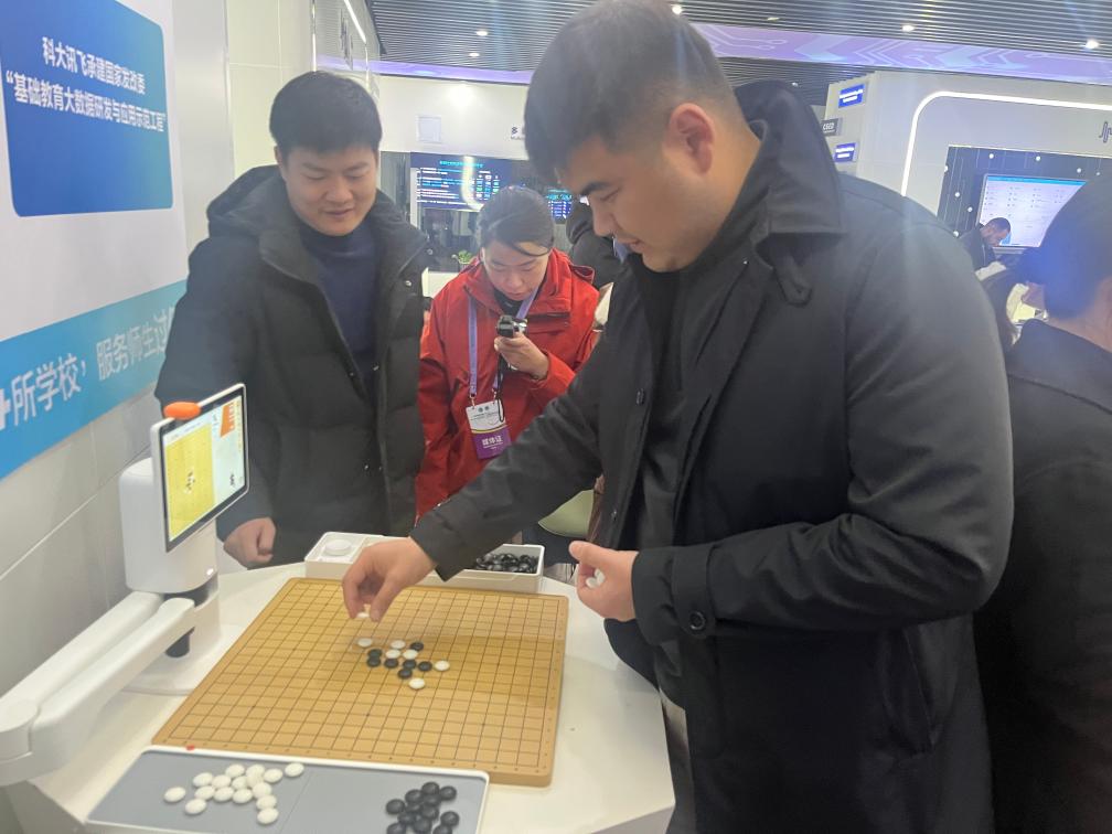 Молодежь ШОС высоко оценила динамичное развитие и технологические достижения Синьцзяна