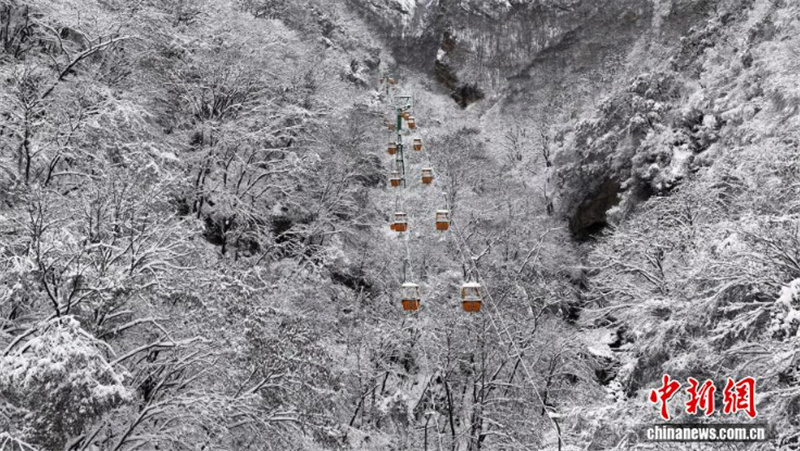 Первый снег преобразил пейзажи китайского горного массива Циньлин