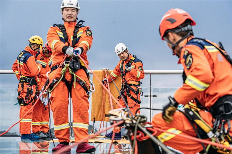 Спасатели в провинции Хунань провели высотные учения