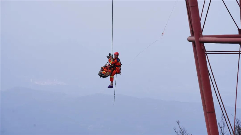 Спасатели в провинции Хунань провели высотные учения