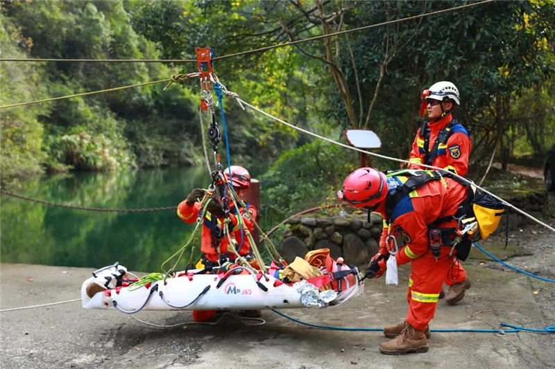 Спасатели в провинции Хунань провели высотные учения