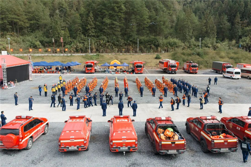 Спасатели в провинции Хунань провели высотные учения