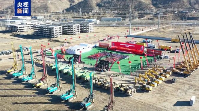 В Цинхае начато строительство крупнейшей в стране энергобазы для передачи чистой энергии