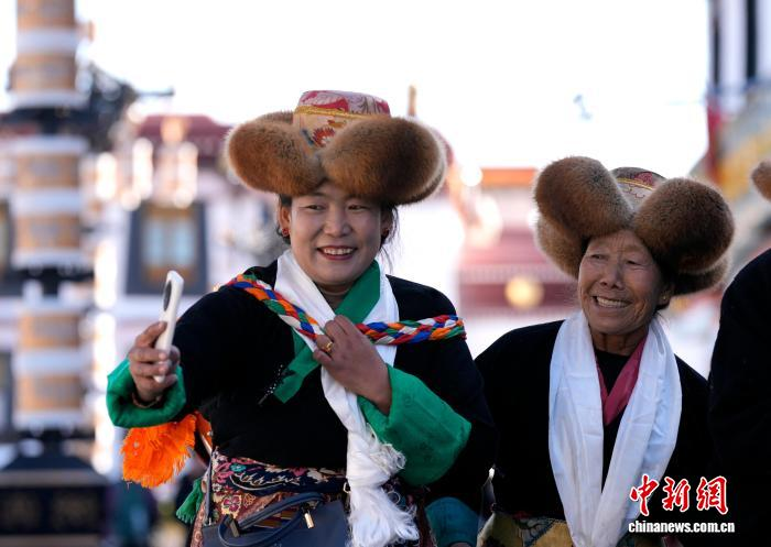 Жительницы Лхасы отметили ?праздник небесной матери?