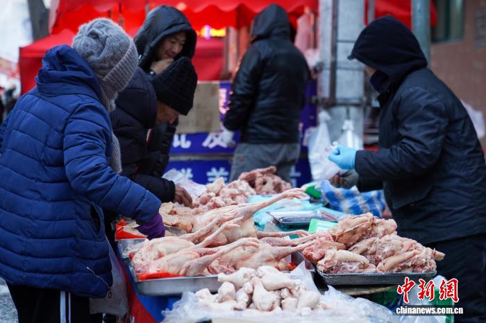 Харбин превратился в ?гигантскую морозилку?: замороженные продукты продают прямо на улице