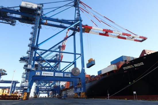 Первый контейнеровоз по арктическому контейнерному экспресс-маршруту Китай-Европа прибыл в польский Гданьск