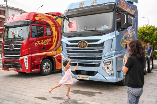 Старейший производитель грузовиков Китая выходит на глобальный уровень, интегрируя всю отраслевую экосистему